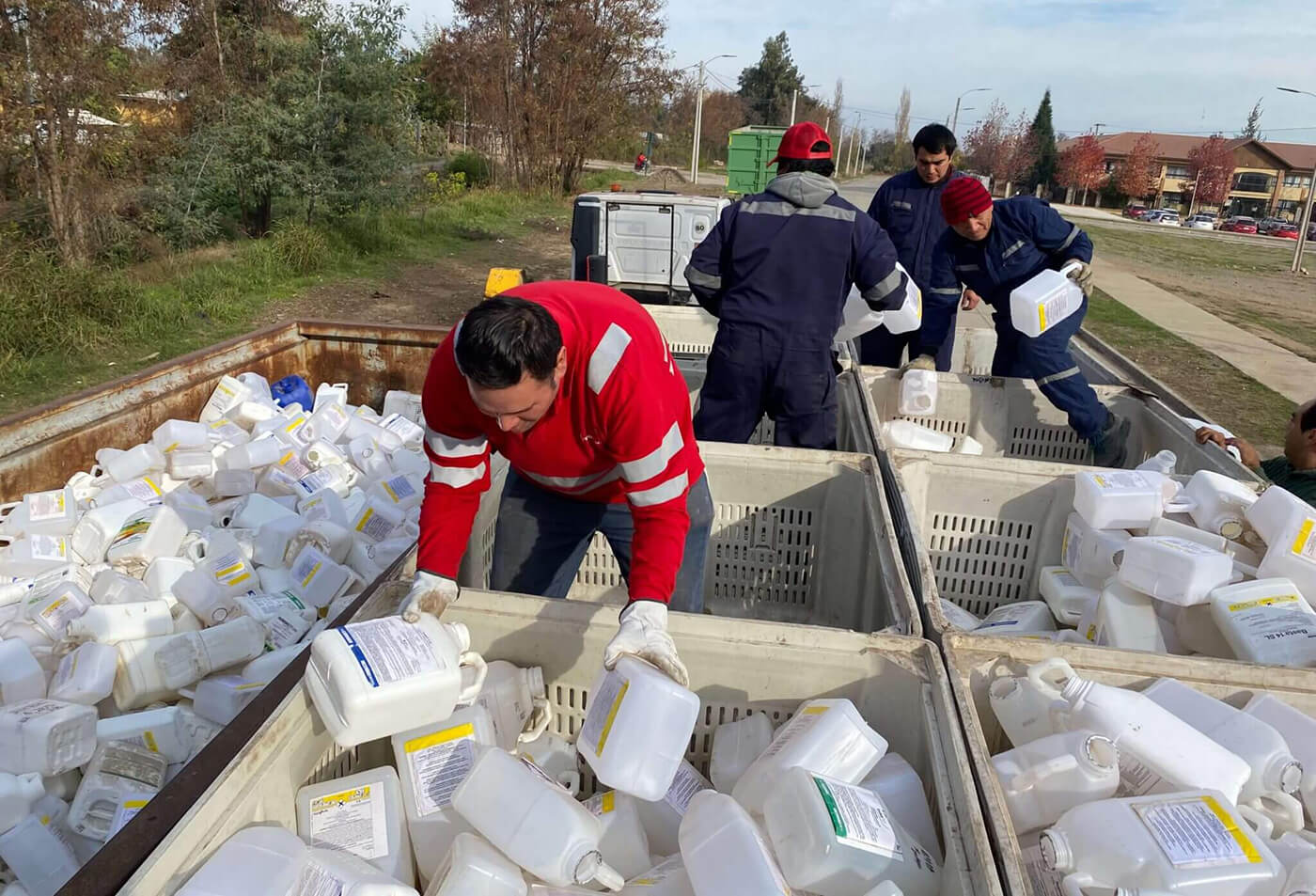 Foto de envases plásticos fitosanitarios recuperados en jornada de recolección en Codegua